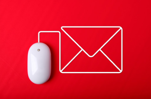 Chương trình Email Marketing của bạn phụ thuộc nhiều vào một danh sách có chất lượng hay không... Và một danh sách có thể bị dễ dàng trở thành một "cái ao tù". Một cơ sở dữ liệu về email nếu bị xếp xó, không được làm mới, được kết hợp với một chương trình Email Marketing mà không có tính hấp dẫn, sẽ dẫn đến một tỉ lệ mở và click thấp hơn. Trong bài này, tôi sẽ chỉ ra 5 cách để giữ cho cơ sở dữ liệu của bạn luôn mới, tăng tỉ lệ mở và cick của bạn. 1. Bắt đầu những thông báo về đổi địa chỉ Khi bạn gửi đi một email, sẽ luôn có những thông báo về thay đổi địa chỉ. Đảm bảo hệ thống nhận thư hồi đáp của bạn được cài đặt để nhận được những thông báo này. Sau đó, khi bạn nhận chúng, đảm bảo rằng bạn sẽ sao chép lại chúng kịp thời. Bạn có thể nhận được một vài thông báo này mỗi lần bạn gửi một email. Nếu bạn không tiếp tục cập nhật cơ sở dữ liệu của bạn với những thay đổi này, bạn sẽ mất đi một số phần trăm đáng kể trong file của bạn theo thời gian. Hơn nữa, khi những địa chỉ email trở nên ứ đọng, bạn có thể trở thành "bẫy spam" - địa chỉ email được sử dụng bởi những người cung cấp dịch vụ internet để theo dõi chất lượng của một danh sách - cái mà có thể ảnh hưởng tới khả năng gửi thư nói chung của bạn. 2. Xóa những địa chỉ email không hoạt động Khi dự tính cắt giảm một cơ sở dữ liệu, hãy xem xét một số yếu tố quyết định xem liệu những người nhận có gắn kết với những yếu tố này không. Một cách thông thường, tôi sẽ nhìn vào lần cuối cùng người nhận mở và click một email, kết hợp với lần cuối họ mua một sản phẩm hoặc truy cập site. Tùy thuộc vào "vòng đời" của khách hàng của bạn và thời gian trung bình giữa những lần mua sản phẩm, quyết định một công thức cho việc xóa dữ liệu mà có lợi cho công việc của bạn. Đây có thể là những người theo dõi, người mà không hề mở hoặc click email trong 6 tháng hoặc đã không mua hàng trong vòng 1 năm. Vậy thì hãy xóa những người theo dõi này khỏi danh sách của bạn. Có một danh sách ngắn hơn nhưng tương tác tốt hơn sẽ cho phép bạn nắm bắt tốt hơn sự thành công trong những email quảng bá của bạn. Thêm vào đó, bạn sẽ có tể tiết kiệm tiền từ phí cung cấp dịch vụ email. Những chi phí này có thể không đáng kể. Nhưng qua thời gian, chúng sẽ cộng dồn thành một khoản lớn. 3. Đừng xóa vĩnh viễn những người theo dõi ít hoạt động Đó là một điều tốt khi dọn những file của bạn và chỉ hướng tới những khách hàng tích cực và có gắn kết. Tuy nhiên, hãy giữ những email đã được lọc ra ở một cơ sơ dữ liệu tách biệt. Thỉnh thoảng gửi mail cho họ với một đề xuất gì đó có thể tái kết nối với họ. Với những người có hồi đáp, add họ trở lại vào file "tích cực" của bạn. 4. Phân tích những người theo dõi tích cực hiện tại của bạn Ghi lại họ opt-in khi nào và như thế nào. Điều đó sẽ giúp bạn rất nhiều khi quyết định những chiến lược để có được những người theo dõi mới. Nếu bạn chỉ sở hữu những thông tin hữu hạn về những người theo dõi của bạn, xem xét nối thêm dữ liệu. Đa số những trình biên tập như Acxiom, có thể kiểm tra file của bạn, và cung cấp những phần thông tin còn thiếu, ví dụ như những thông tin về địa chỉ, thói quen mua hàng, sở thích. Những thông tin này có tể công cấp một cái nhìn đầy đủ về người theo dõi của bạn, hoặc cho phép bạn phát triển một chiến lược email cục bộ. 5. Xác định vị trí của người theo dõi mới Giá trị của từng người theo dõi qua email là cao cho nhiều người làm thương mại điện tử. Nó rất quan trọng, vì vậy, để có một chiến dịch phát triển những người theo dõi mới, tỉ lệ người được thêm vào phải nhiều hơn là bỏ theo dõi hoặc remove. Có nhiều chiến lược cho việc xác định và tăng lượng người theo dõi. Để tăng lên nhanh chóng, thử một entry pop-up trên trang của bạn hay một cuộc thi hoặc một đợt phát phần thưởng mà có link đến những thông tin về truyền thông xã hội của bạn. Kết luận: Sự giảm trong lượng Click và mở thư không đồng nghĩa với việc chiến dịch marketing của bạn kém hiệu quả, hoặc những người theo dõi của bạn không quan tâm đến sản phẩm, dịch vụ của bạn. Đảm bảo rằng bạn tiếp tục cập nhật file của bạn, thay thế những địa chỉ ít hoạt động, sẽ giúp cho chương trình của bạn phát triển.